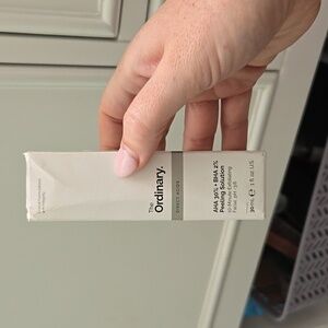 The ordinary AHA 30% BHA 2% peeling solution